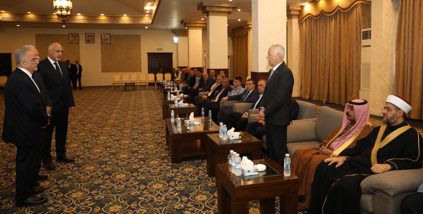 مندوبا عن الملك وولي العهد .. العيسوي يعزي _قبيلة بني صخر "الزبن" وال حمدان