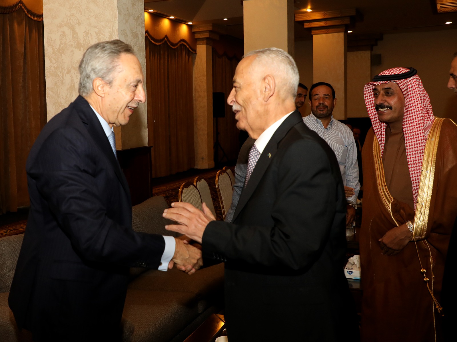 مندوبا عن الملك وولي العهد .. العيسوي يعزي _قبيلة بني صخر "الزبن" وال حمدان