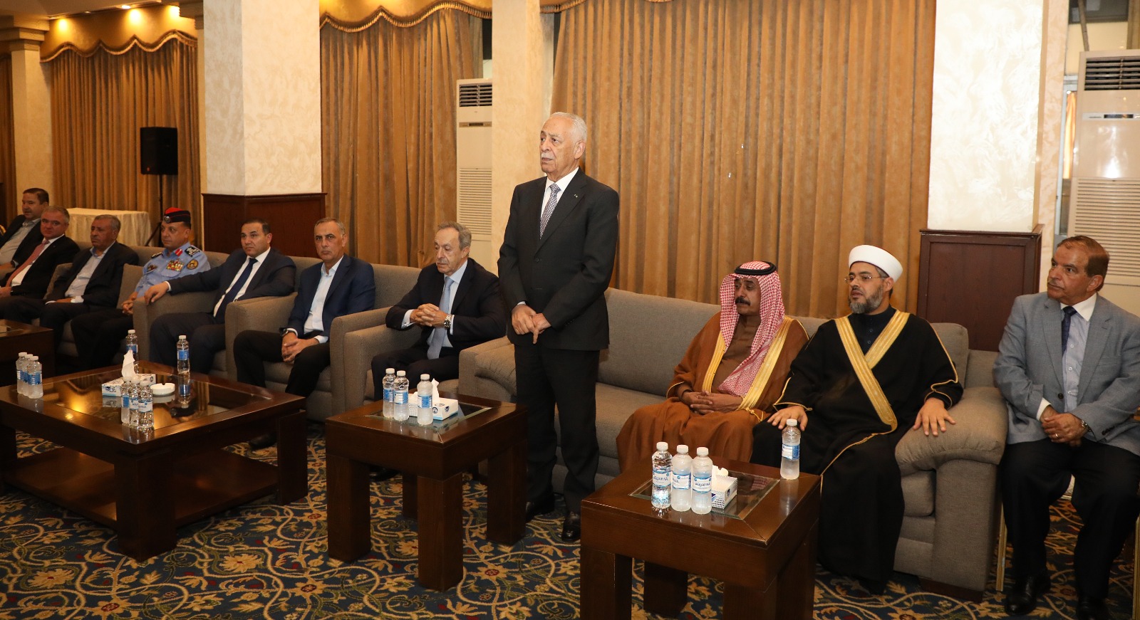 مندوبا عن الملك وولي العهد .. العيسوي يعزي _قبيلة بني صخر "الزبن" وال حمدان