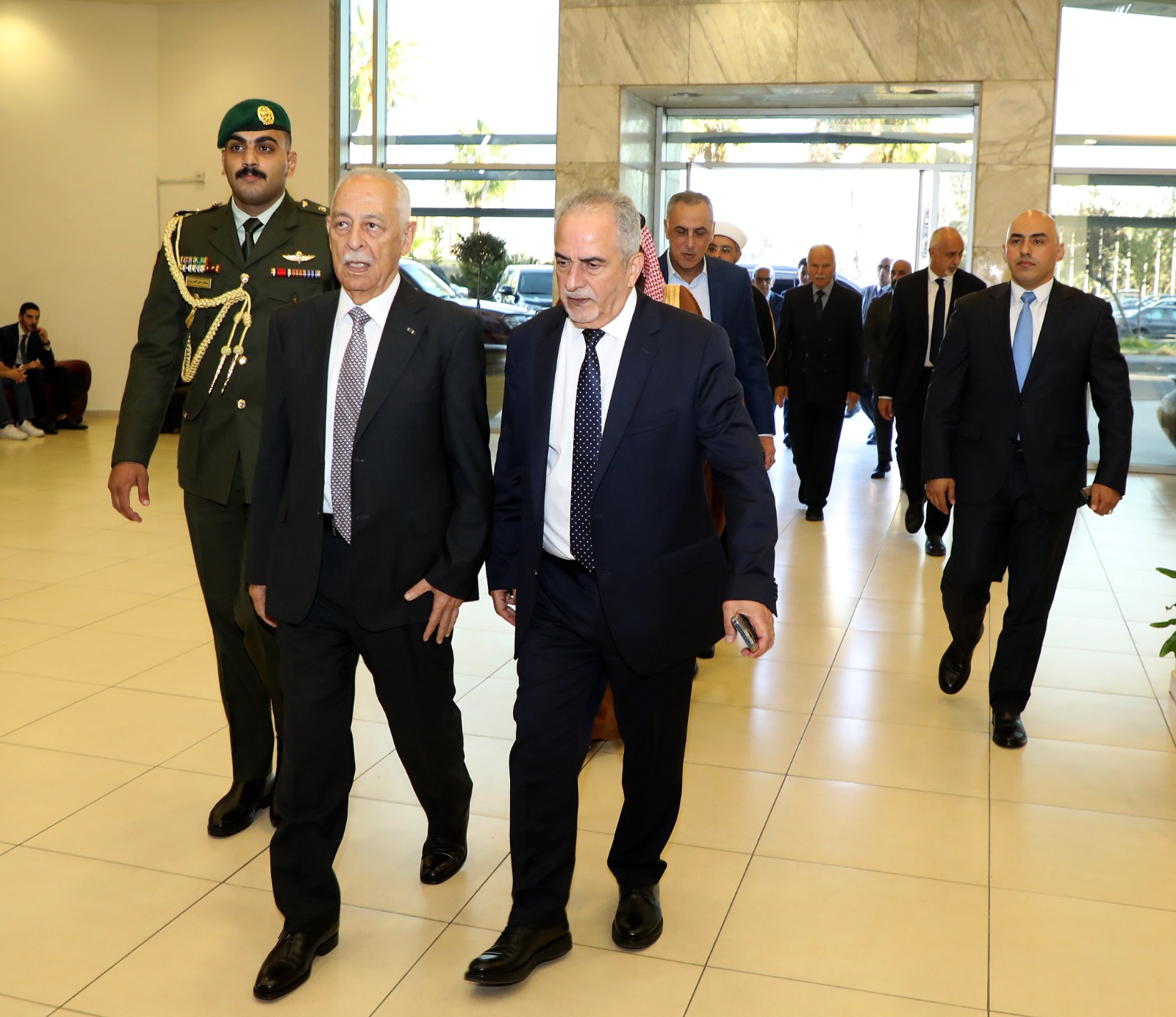 مندوبا عن الملك وولي العهد .. العيسوي يعزي _قبيلة بني صخر "الزبن" وال حمدان