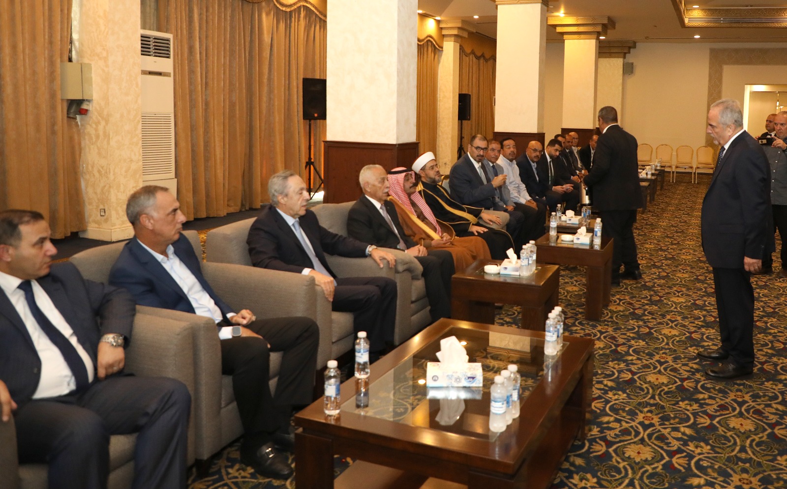 مندوبا عن الملك وولي العهد .. العيسوي يعزي _قبيلة بني صخر "الزبن" وال حمدان